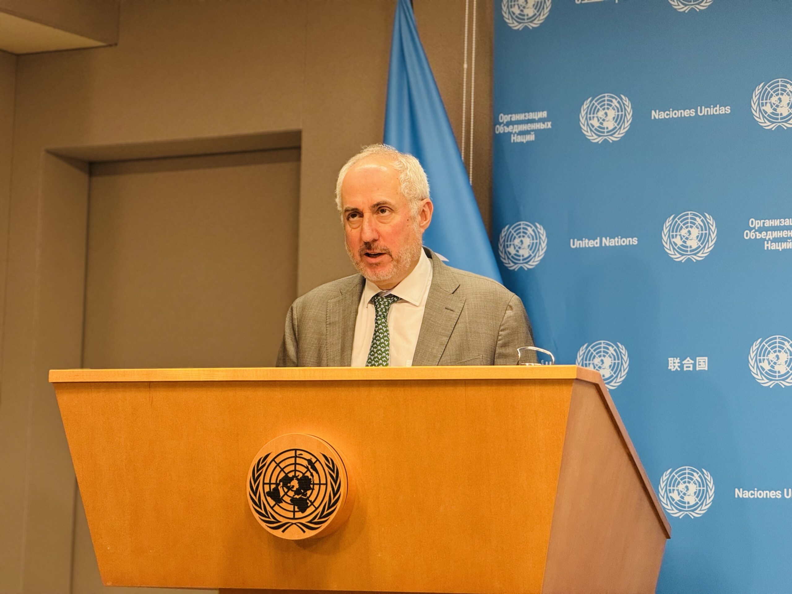 دعوات لاحترام وقف إطلاق النار وحرية الملاحة في مضيق هرمز